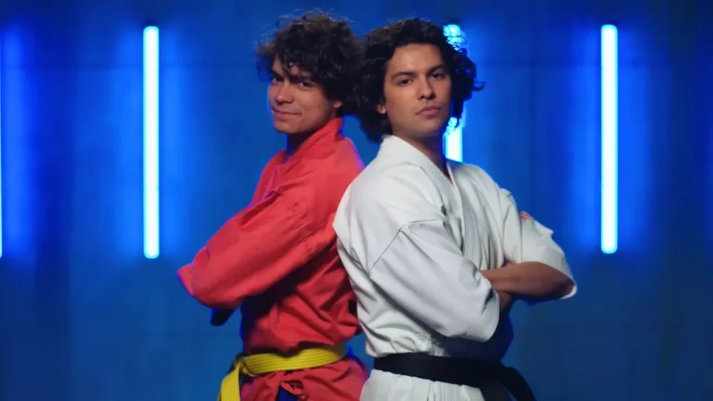 Iñaki Godoy e Xolo Maridueña no set de Cobra Kai - One Piece - Netflix (3)