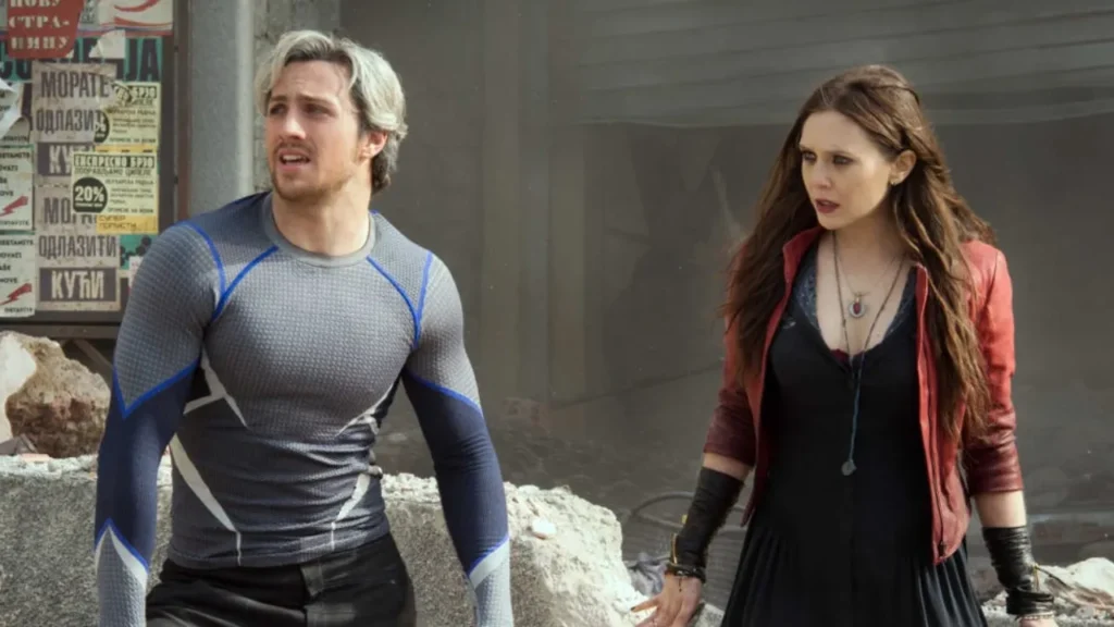 Aaron Taylor-Johnson e Elizabeth Olsen como Mercúrio e Wanda Maximoff em Vingadores a Era de Ultron (2015)