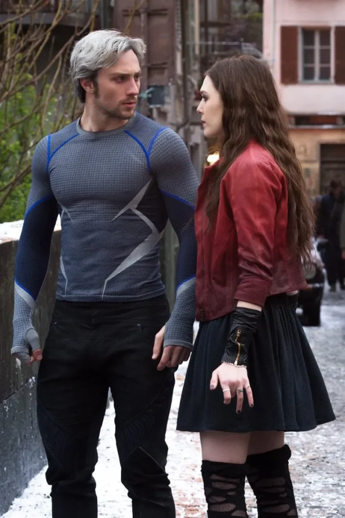 Mercúrio e Wanda Maximoff em Vingadores a Era de Ultron (2015)